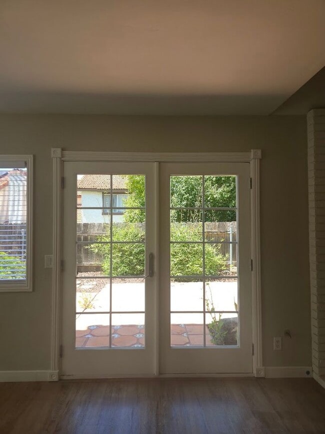 Building Photo - Light-Filled End Unit Condo, 2BD/2.5BA wit...