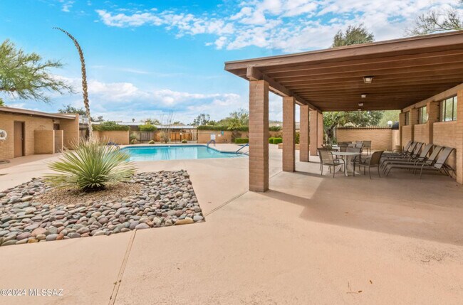 Building Photo - Calle Norlo