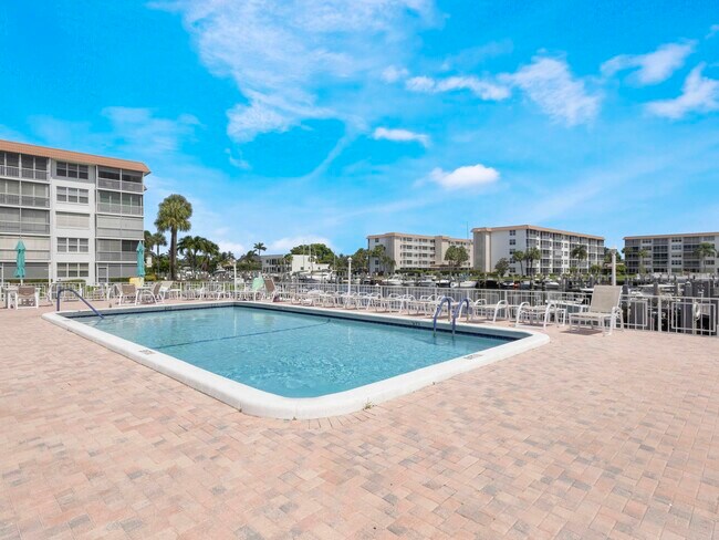 Building Photo - 2649 Florida Blvd