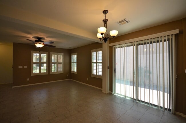 Building Photo - 995 S Cheshire Ln
