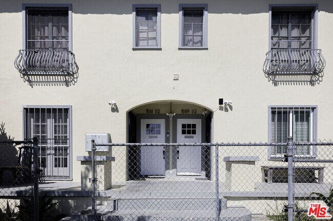 Building Photo - 1559 1/2 S Harvard Boulevard Unit