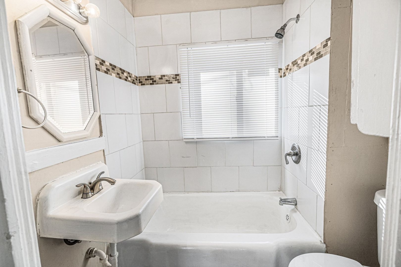 Building Photo - 5713 Brooklyn Ave