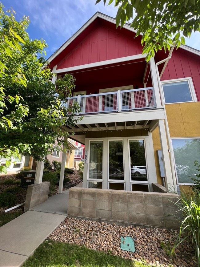 Building Photo - 1651 Zamia Ave