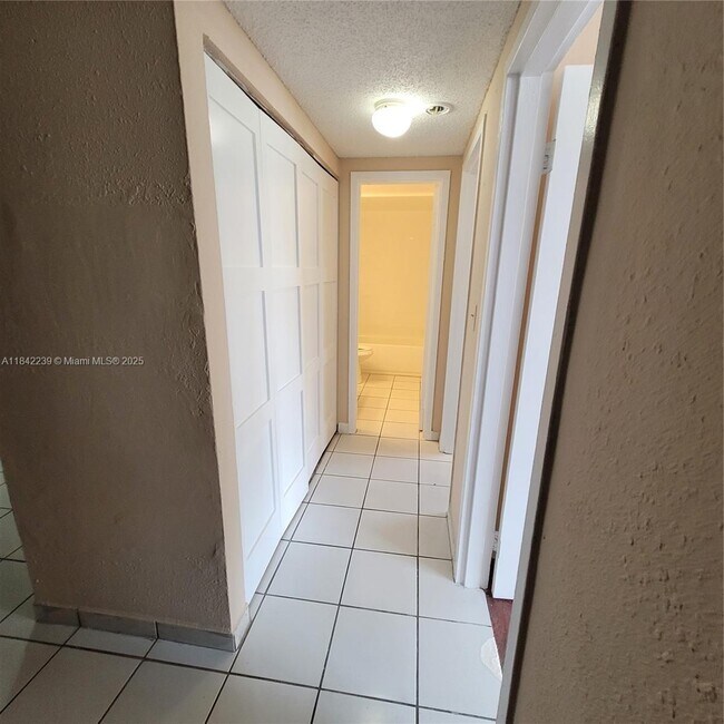 Building Photo - 5100 SW 41st St
