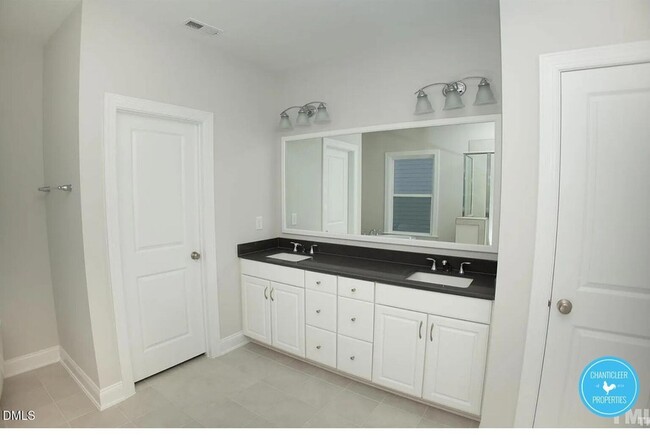 Building Photo - 628 Gold Coast Dr