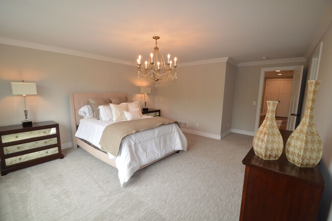 Building Photo - 9324 Old Plainfield Rd