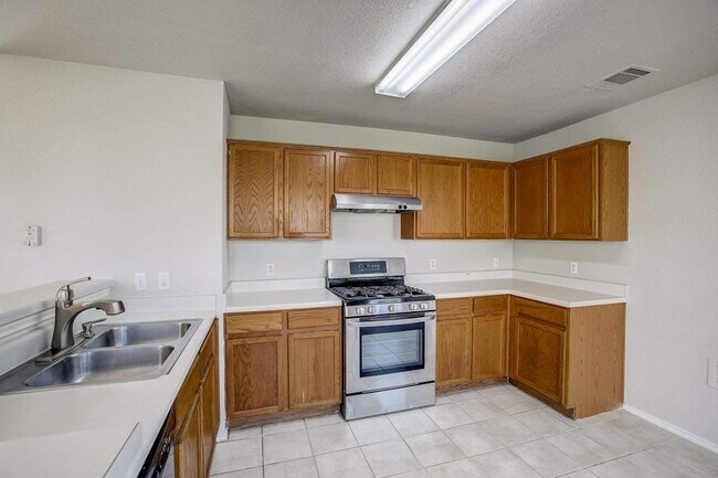 Building Photo - 1238 Acanthus St