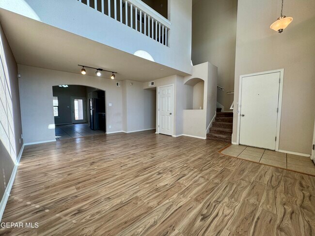 Building Photo - 3813 Loma Dante