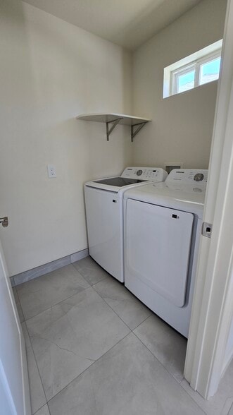 Building Photo - 10931 Hayvenhurst Ave