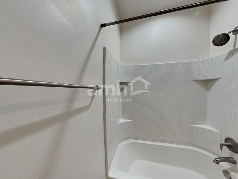 Building Photo - 231 E Sicily Dr