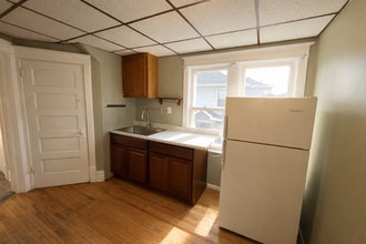 Building Photo - AVAILABLE JUNE - Upper 2 Bed 1 Bath in Billings Park Superior