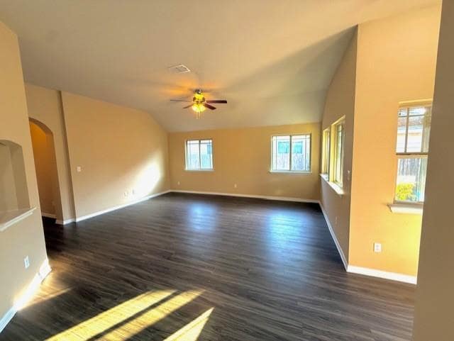 Building Photo - 918 Silo St