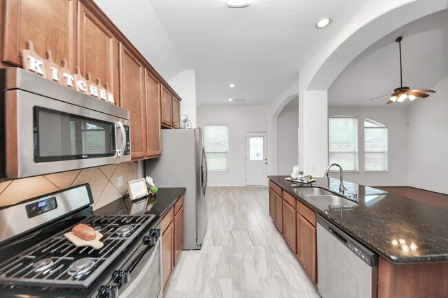 Building Photo - 5014 Parkcanyon Ln