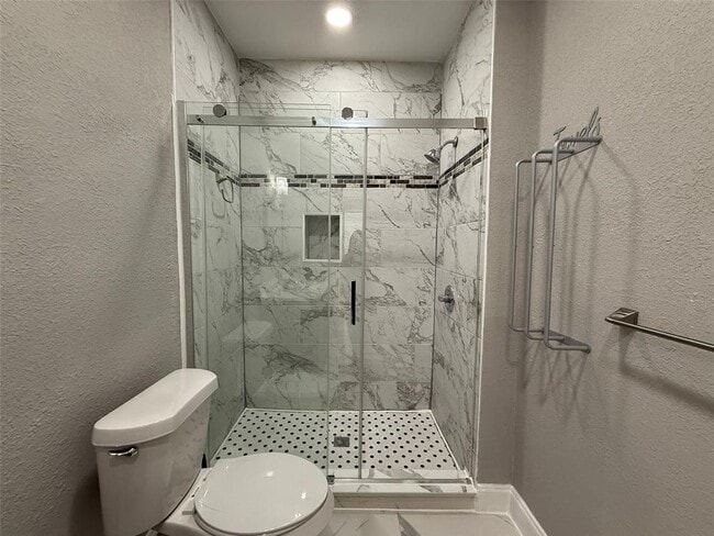 Building Photo - 9258 Lake Chase Island Way