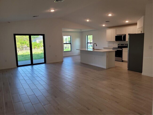 Building Photo - 6305 Shaw St