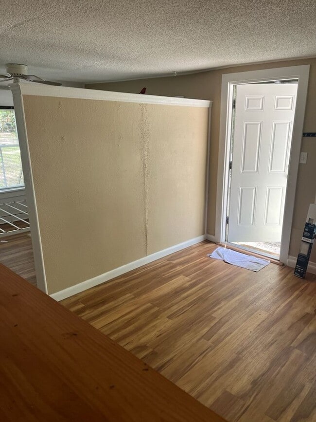 Building Photo - 1 bed 1 bath near UF law school