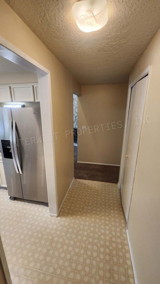 Building Photo - 3 bd 2 ba Ranch Style Beaverton Home with W/D in Unit, 2 Car Garage and Large Fenced Yard!