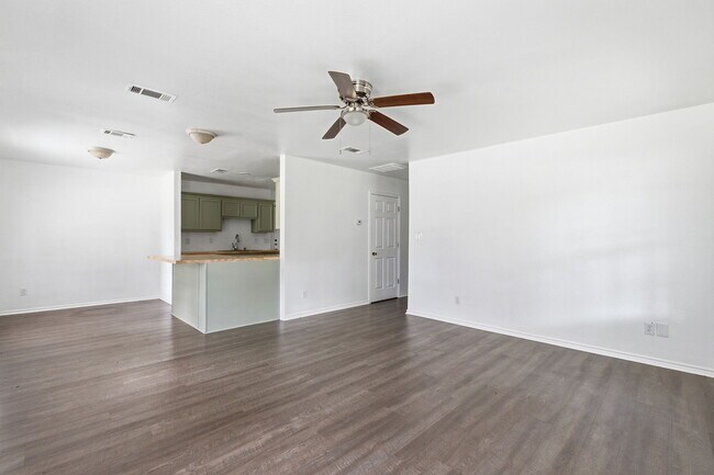Building Photo - 406 S Maxey St