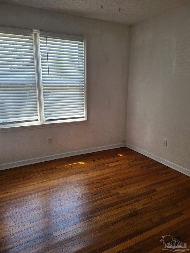 Building Photo - 415 Gibbs Rd