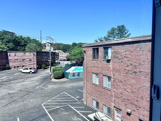Building Photo - 73 Nicholas Rd