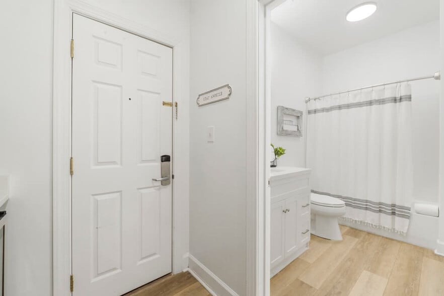 Building Photo - 10343 E County Hwy 30A