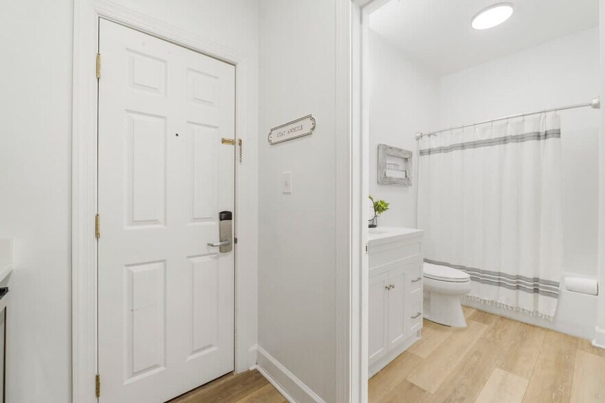 Building Photo - 10343 E County Hwy 30A