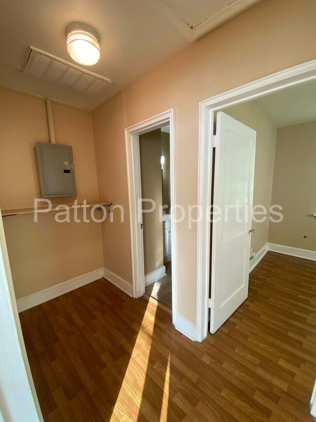 Building Photo - 1013-1015 Munsen Springs Dr - Inside CoC - R16501-02-14