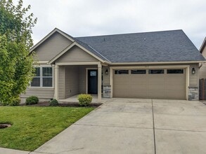 Building Photo - 565 NE Fern Ave