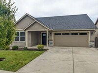 Building Photo - 565 NE Fern Ave