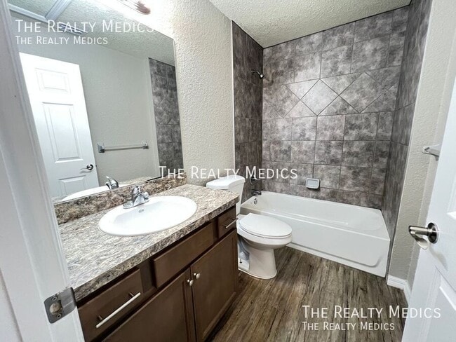 Building Photo - 5312 NW 6th Pl