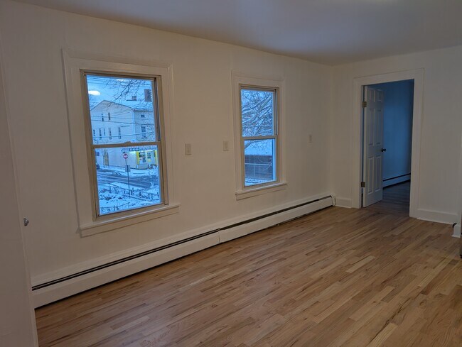 Building Photo - 64 Liberty St