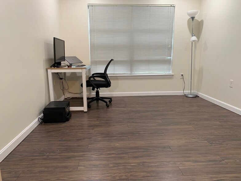 Building Photo - 100 Mill St