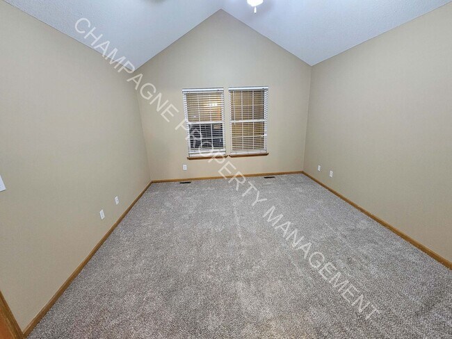 Building Photo - 6524/6528 NE 44th St