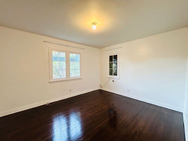 Building Photo - 8159 Willoughby Ave