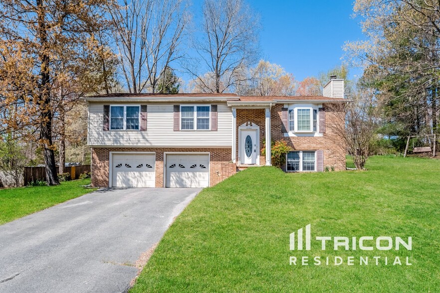 Primary Photo - 1350 Redwood Cir