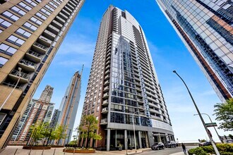 Building Photo - 450 E Waterside Dr