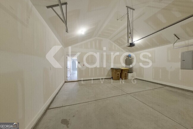 Building Photo - 300 Hemlock Ct