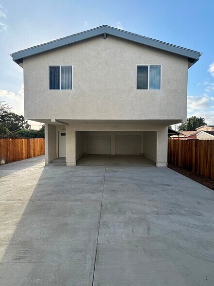 Building Photo - 4327 Honduras St