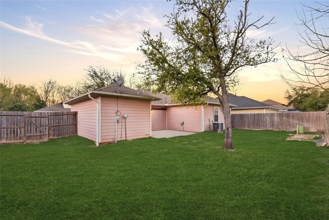 Building Photo - 415 San Julio St