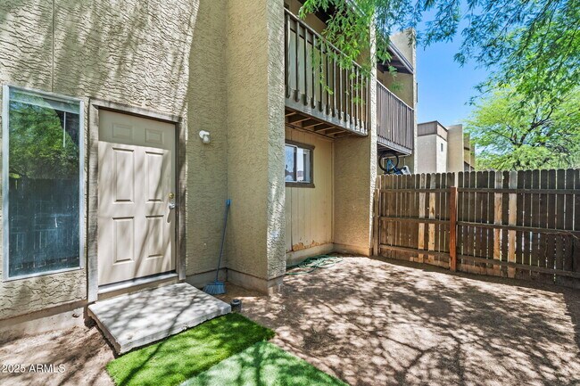 Building Photo - 1742 E Pepper Cir