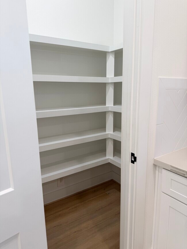 Building Photo - 3038 Live Oak St