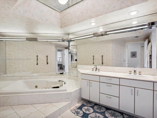 Building Photo - 2800 Island Blvd