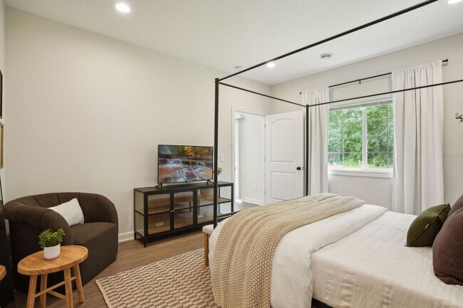 Building Photo - 3 Bedroom Twin Home With Extras