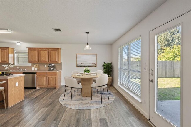 Building Photo - 1609 Paint Brush Dr