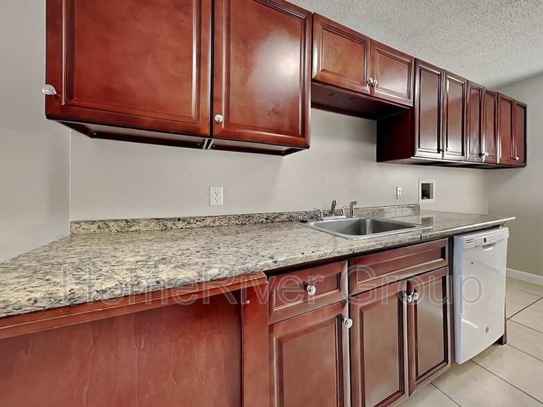 Building Photo - 681 W Rosewood Ln