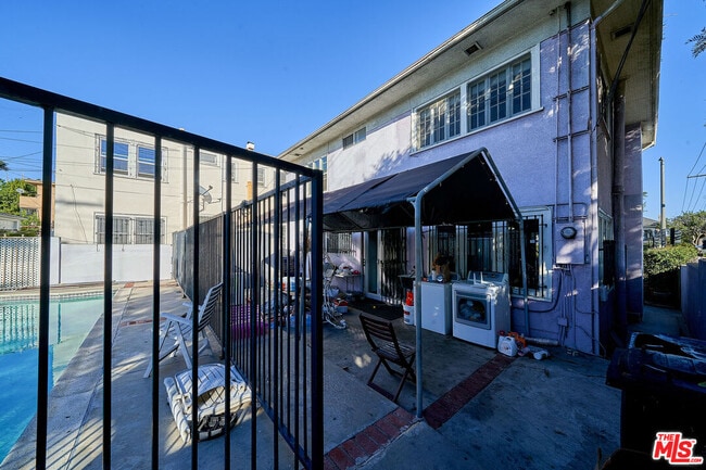 Building Photo - 757 S Norton Ave