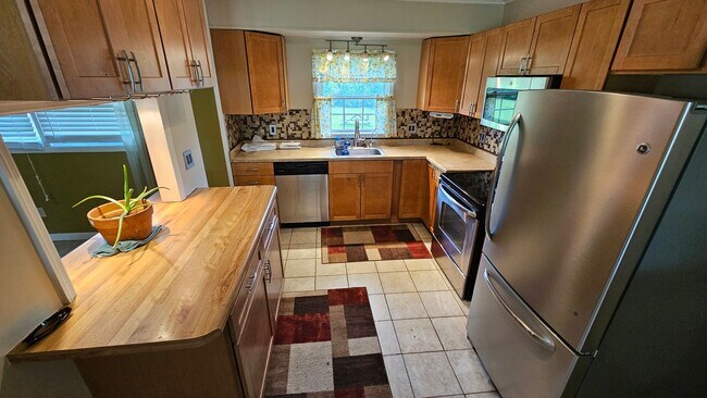 Building Photo - 109 Valley Ct