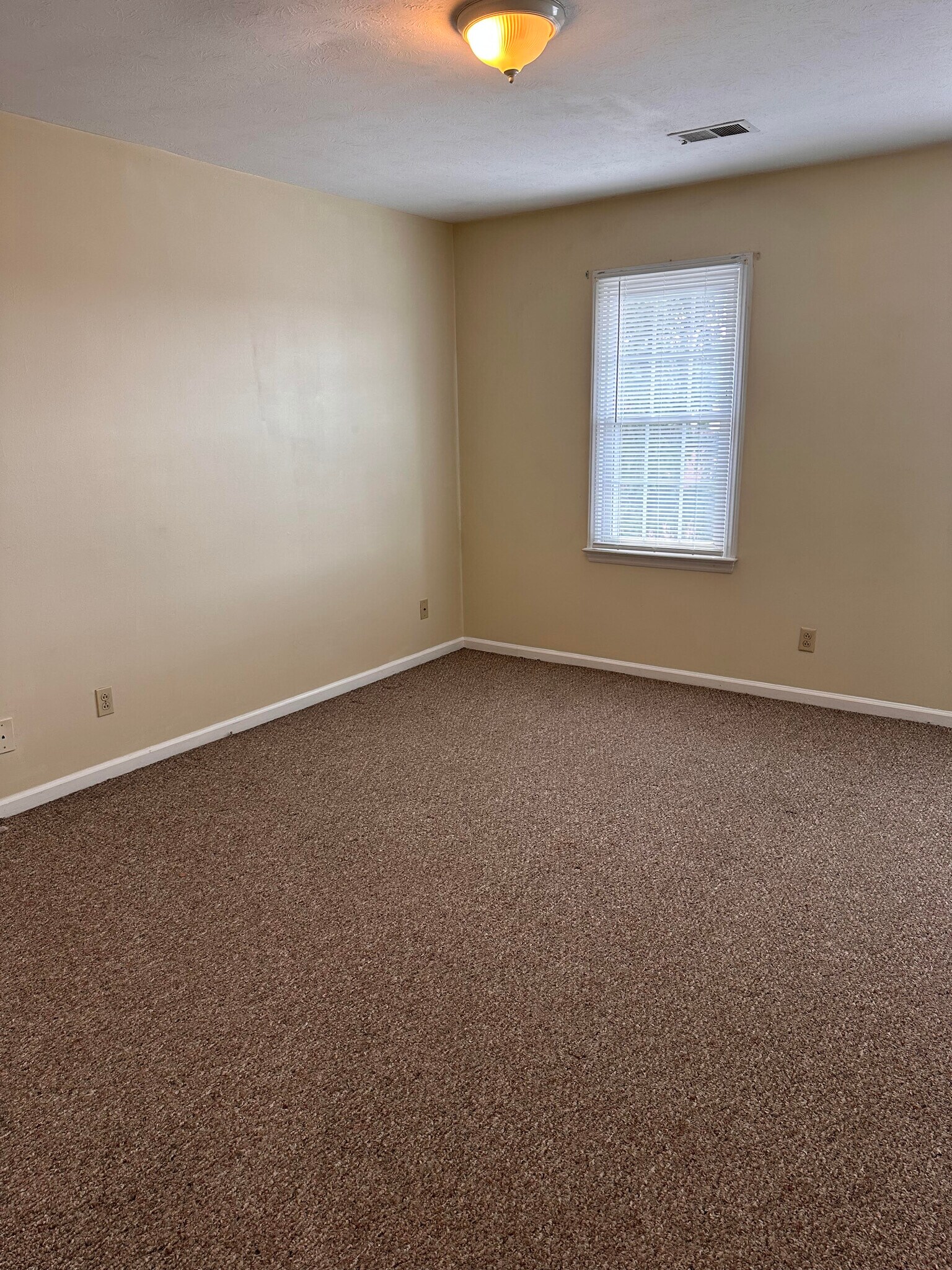 Building Photo - 741 Ridgeview Dr