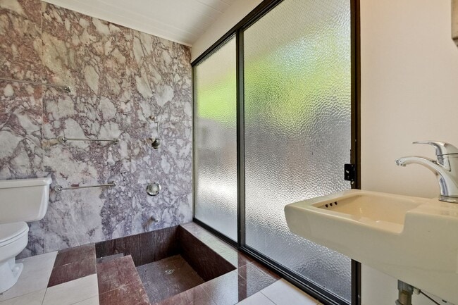 Building Photo - Classic 4+ Bed, 2 Bath Atrium Eichler in P...