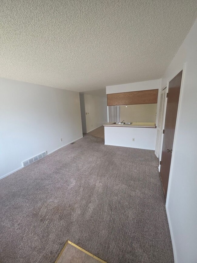 Building Photo - 3 Bedroom Apartment in FRUITA!!!